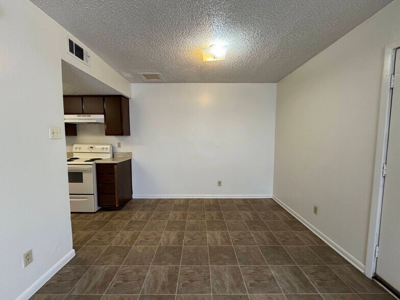 Building Photo - 4504 Chase Cir