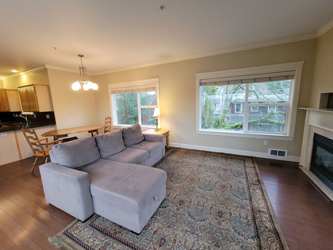 Building Photo - Contemporary Condo in Johns Landing