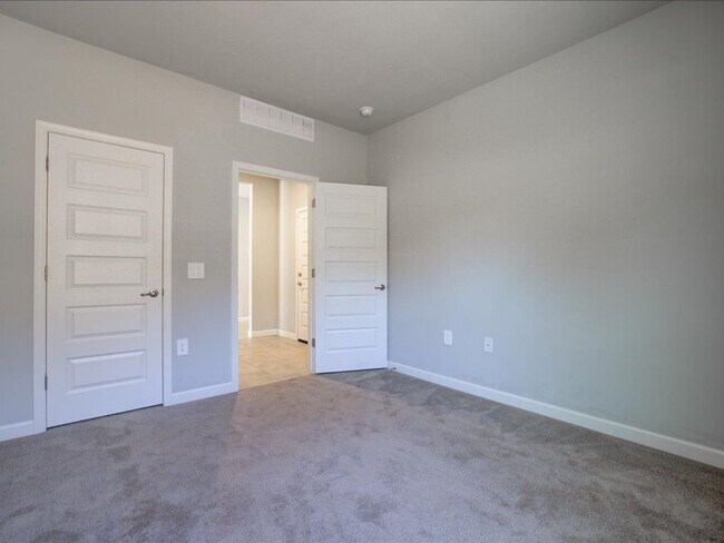 Building Photo - Corona de Tucson 4 Bedroom 2 Bathroom