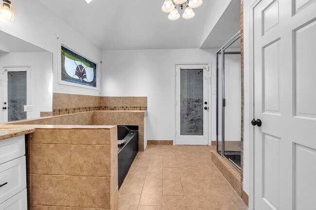 Building Photo - AVAILABLE NOW!! 5 Bedroom 3.5 Bath Fully R...