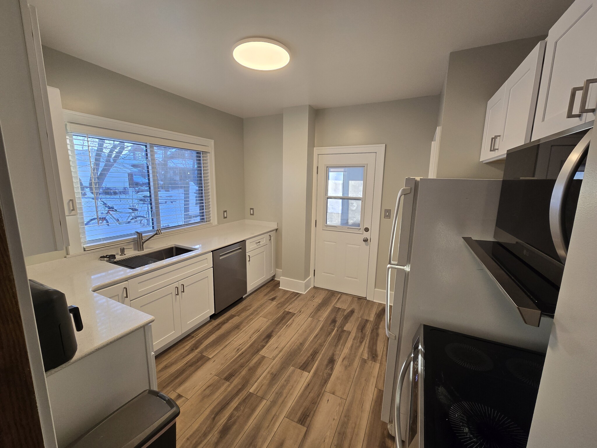 kitchen - 1019 Widdicomb Ave NW