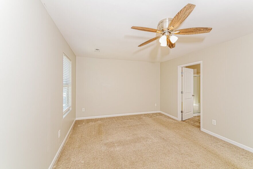 Building Photo - 9340 Hoffman Pl