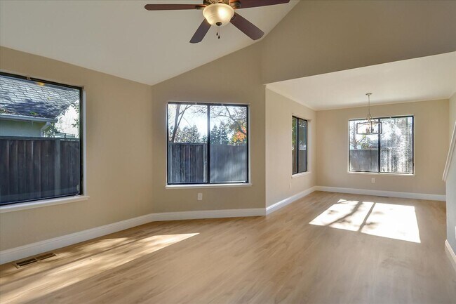 Building Photo - 970 Antelope Terrace