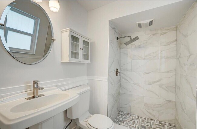 Building Photo - 2214 SE 13th St