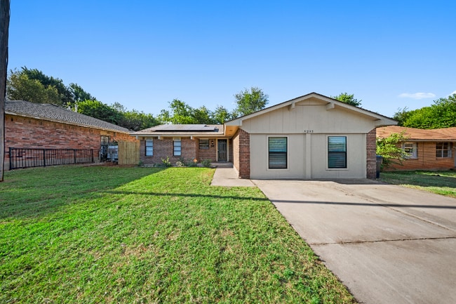 Building Photo - 3232 Parker Dr