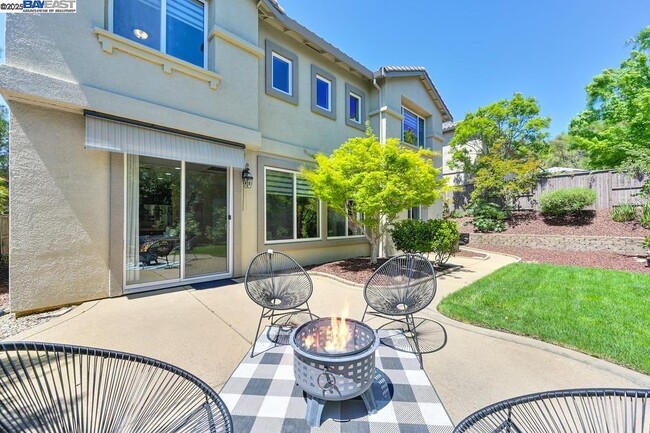 Building Photo - 1207 Villagio Dr