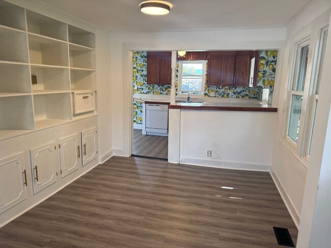Building Photo - 1 Bedroom 1 Bath Apartment in Greeneville, TN