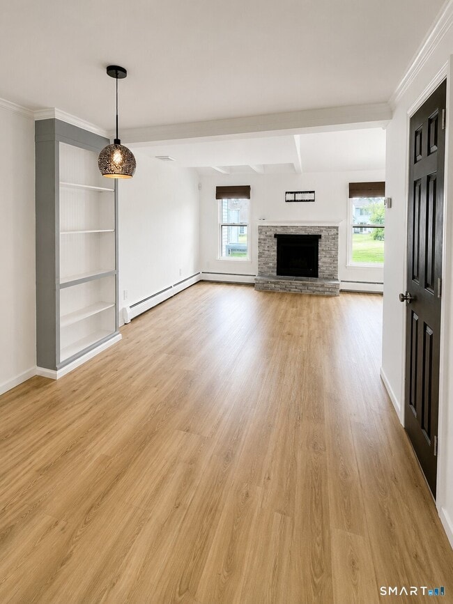 Building Photo - 10 Evergreen Pl