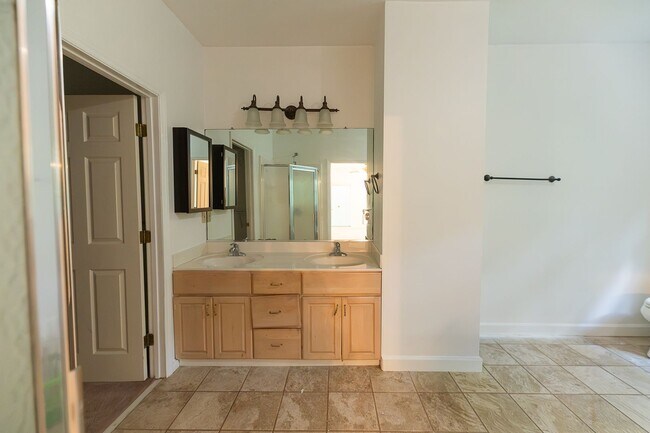 Building Photo - 4916 Gold Crest Dr