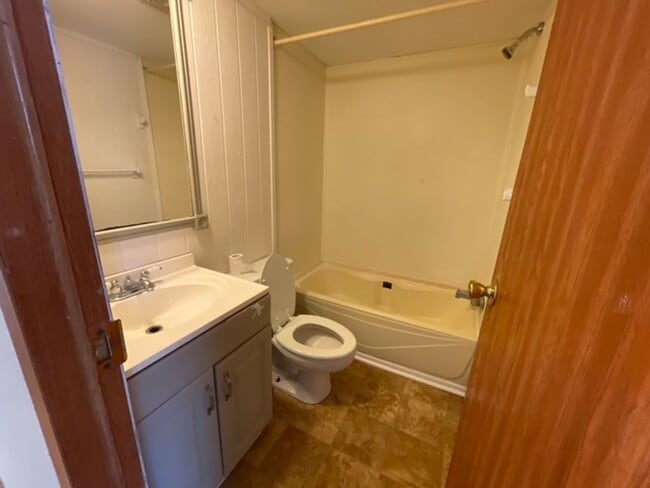 Building Photo - Renovated 3 Bedroom 2 Bath Home for Rent!