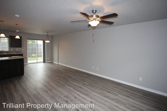 Building Photo - 1520-1580 Gabriela Ct NE