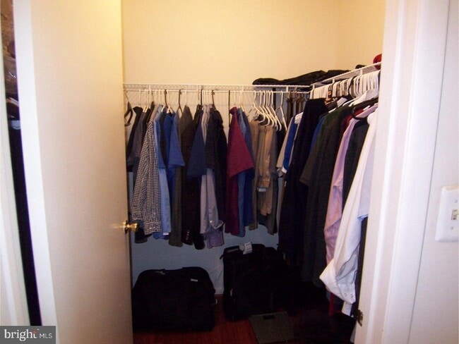 Building Photo - 102 Sequoia Ct