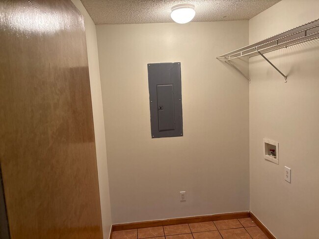 Building Photo - 3/2 Unit