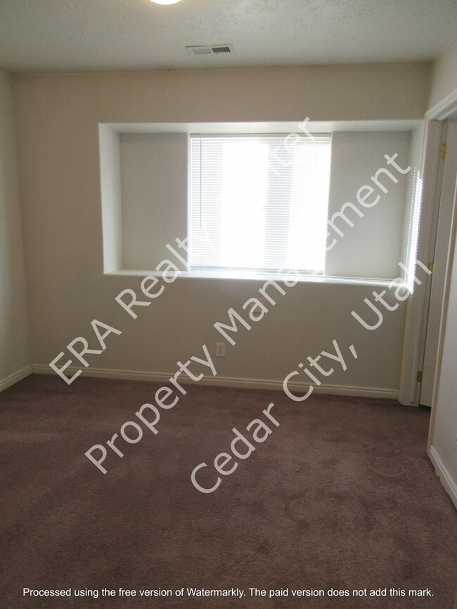 Building Photo - Move-in Discount!! 3 Bedroom 2 Bath Twin Home in Cedar Willows