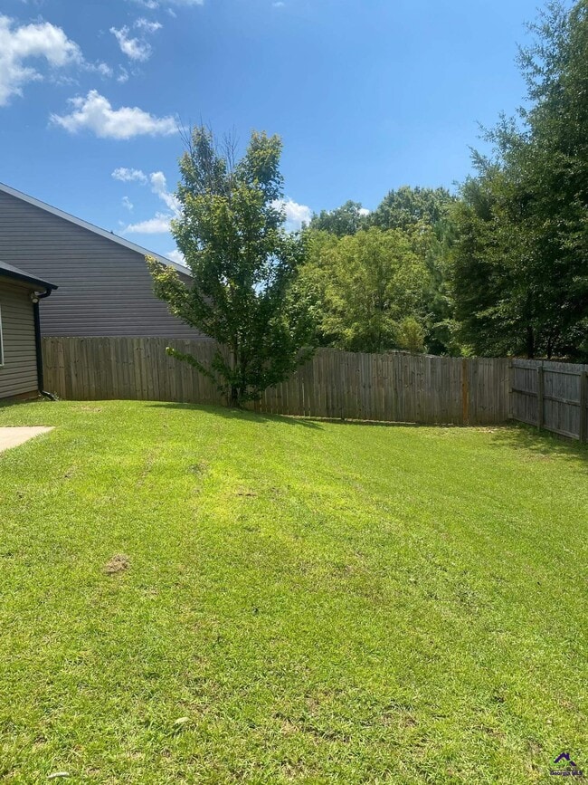 Building Photo - 105 Sutton Dr