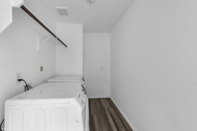 Building Photo - 15918 Tug Ct