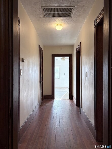 Building Photo - 792 Elm St