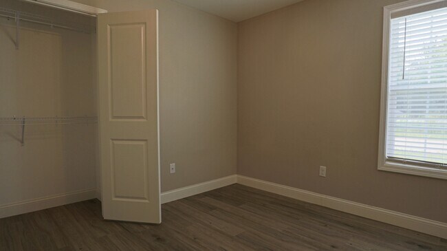 Building Photo - 249 Oak Grove Cir