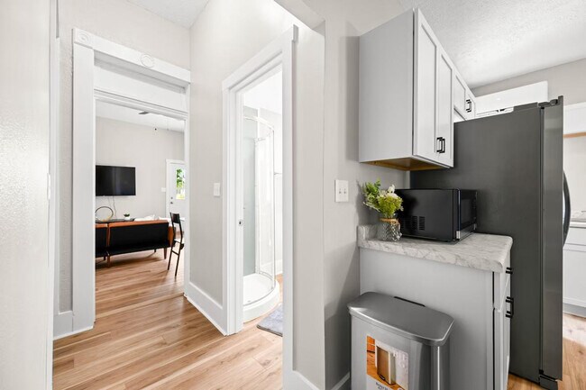 Building Photo - 639 Maple St