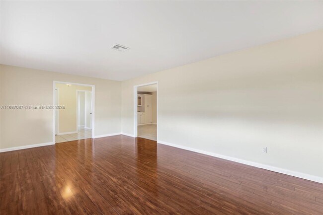Building Photo - 5070 Ponderosa Ln