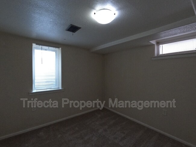 Building Photo - 622 Miller Dr
