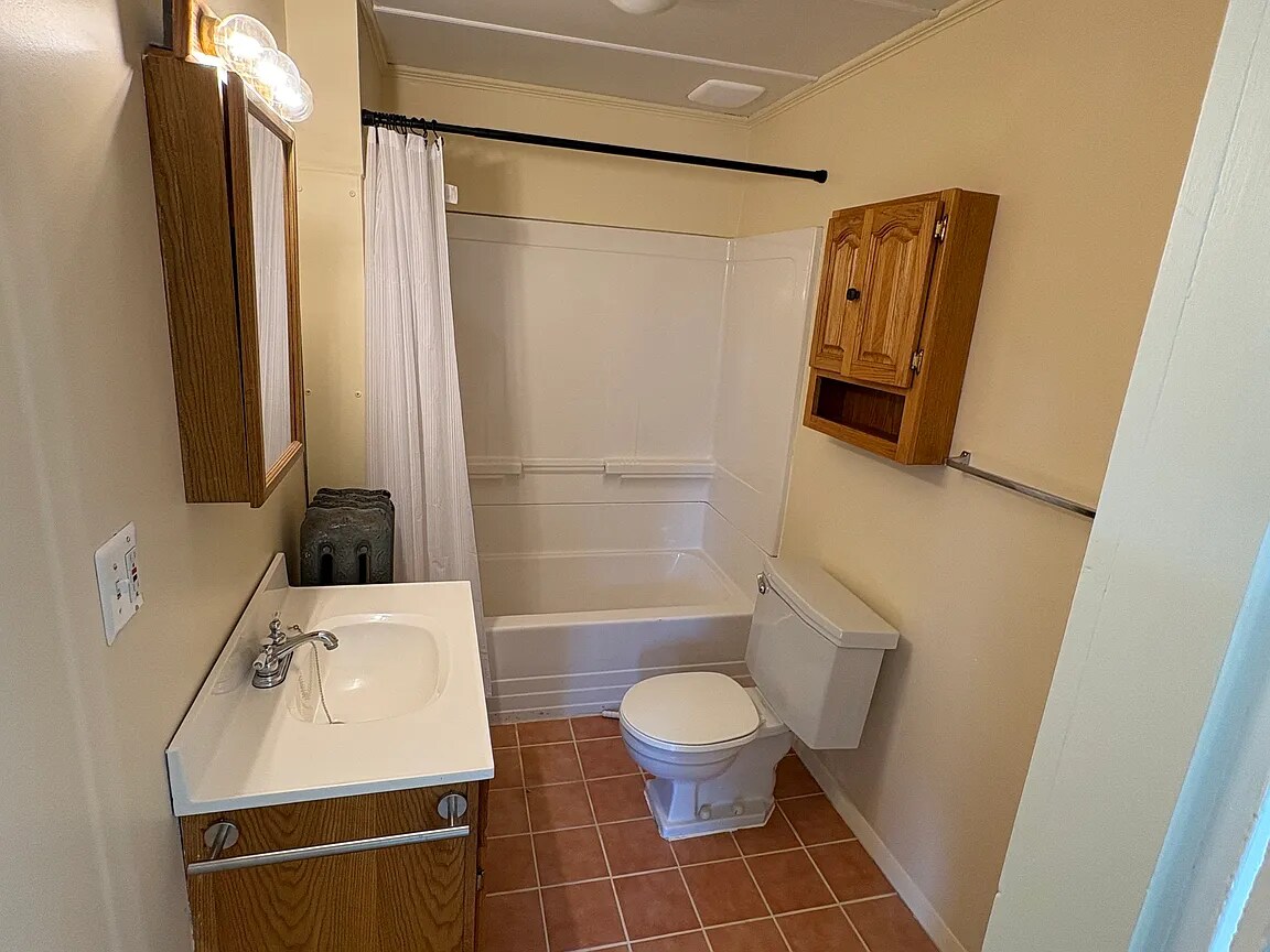 Building Photo - 144 Rumford St