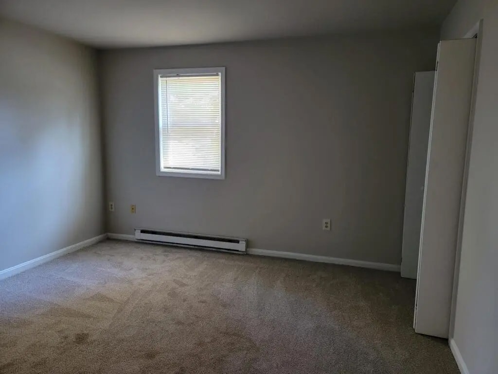 Building Photo - 694 S Cedar St