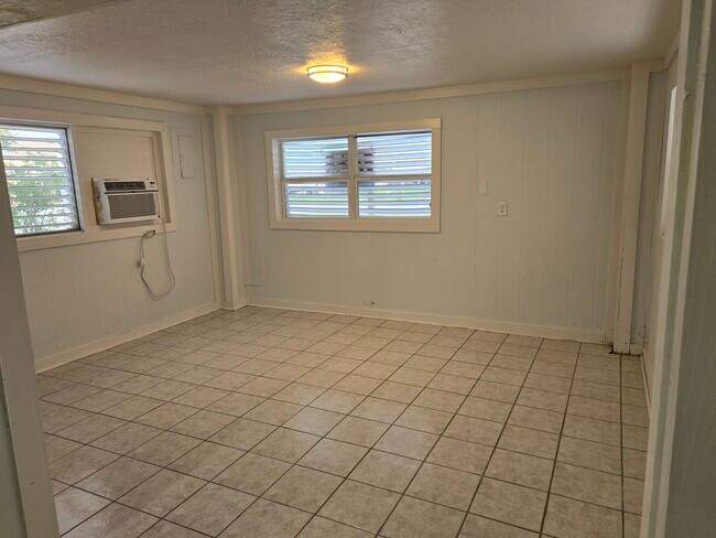 Building Photo - 181 Barracuda St