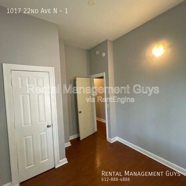 Building Photo - 1017 22nd Ave N