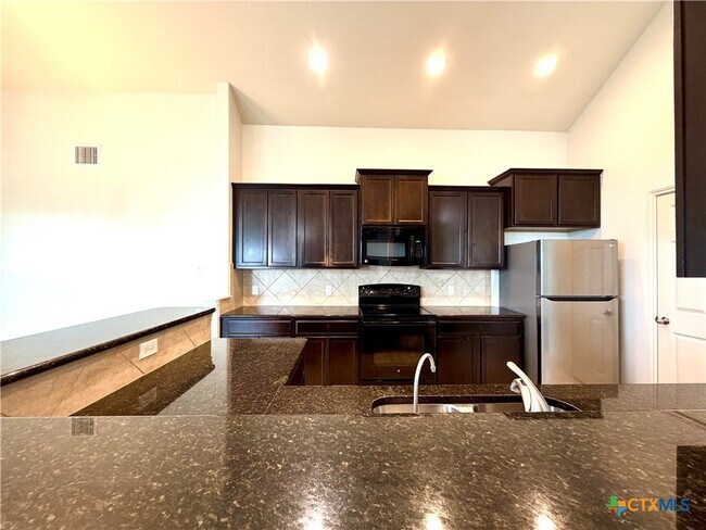 Building Photo - 500 Obsidian Ln