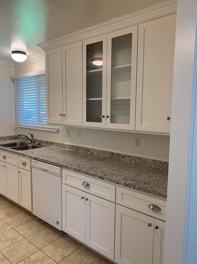 Building Photo - Great Neighborhood, 3 Bedroom Home for Rent