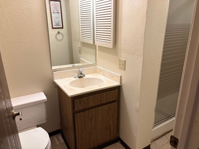 Building Photo - 2 bedroom plus loft condo with carport