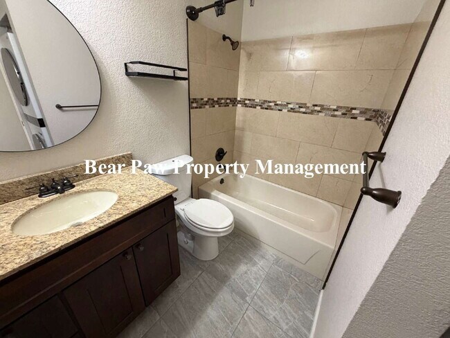 Building Photo - "Charming 2-Bed, 2-Bath Condo!"