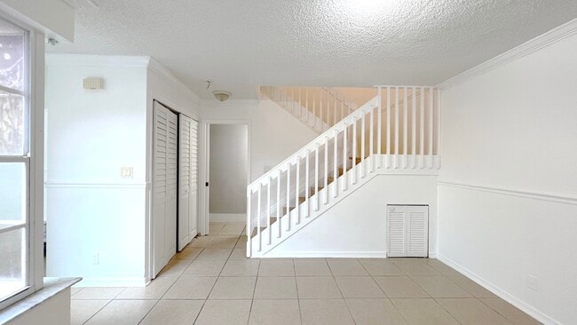 Building Photo - 10919 Mainsail Dr