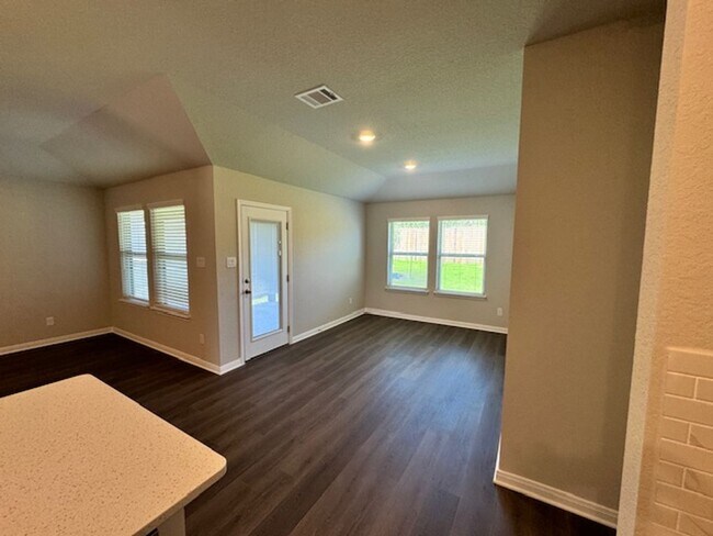 Building Photo - Ready For Move In - 9/1/25 New - 1 Story -...