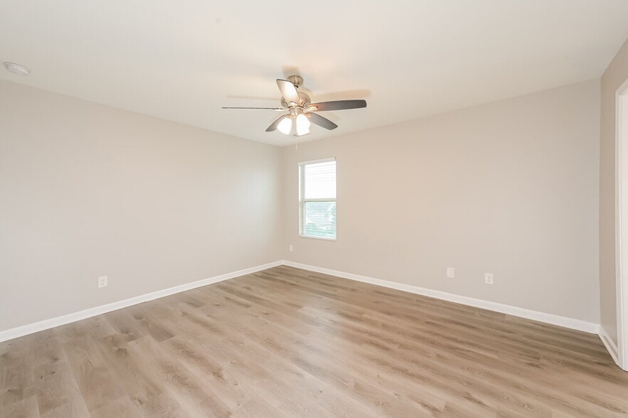 Building Photo - 643 Nonsuch Way