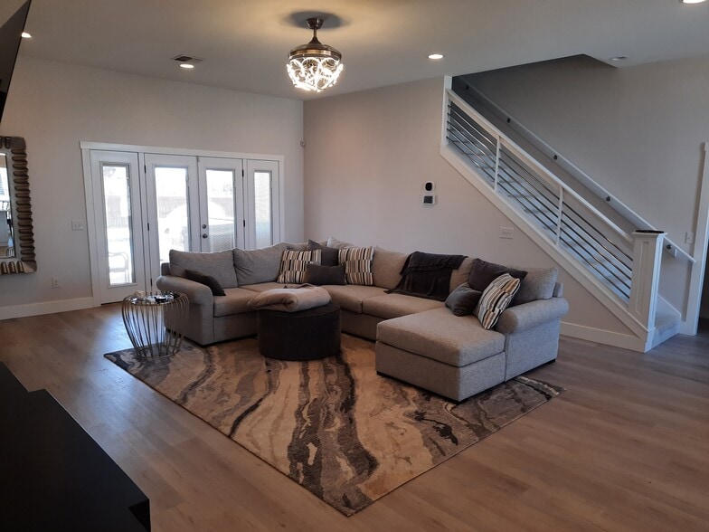 Building Photo - 1735 Woodridge Dr