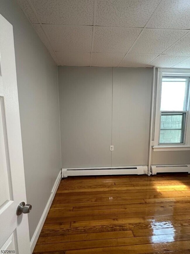 Building Photo - 56 Vanderpool St