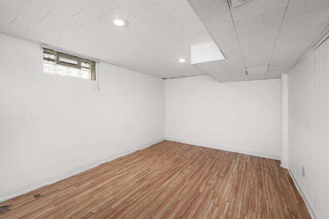 Building Photo - 3129 Windsor Dr