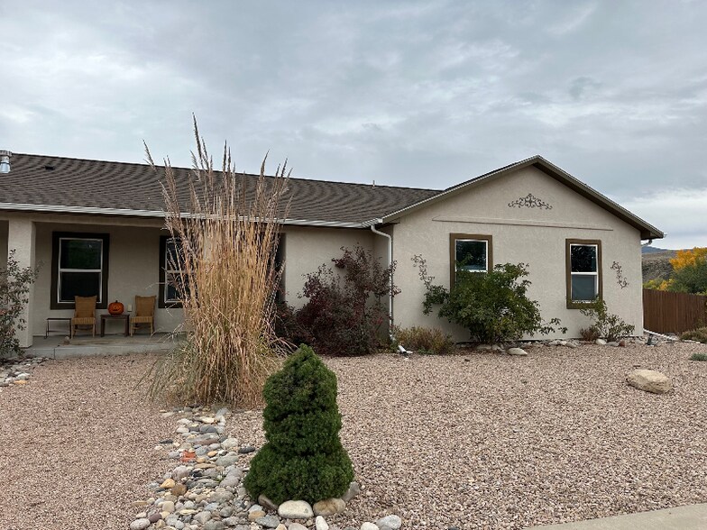 Building Photo - 883 Vineyard Ave