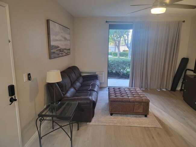 Building Photo - Newly Remodeled 1BED/1BATH in Pheasant Creek w/ Garage