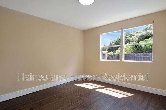 Building Photo - 26 Forest Dr