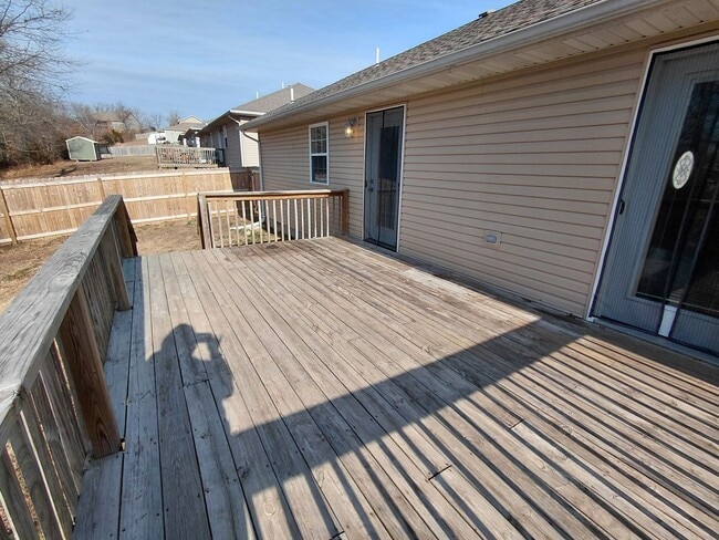 Building Photo - Beautiful home close to post