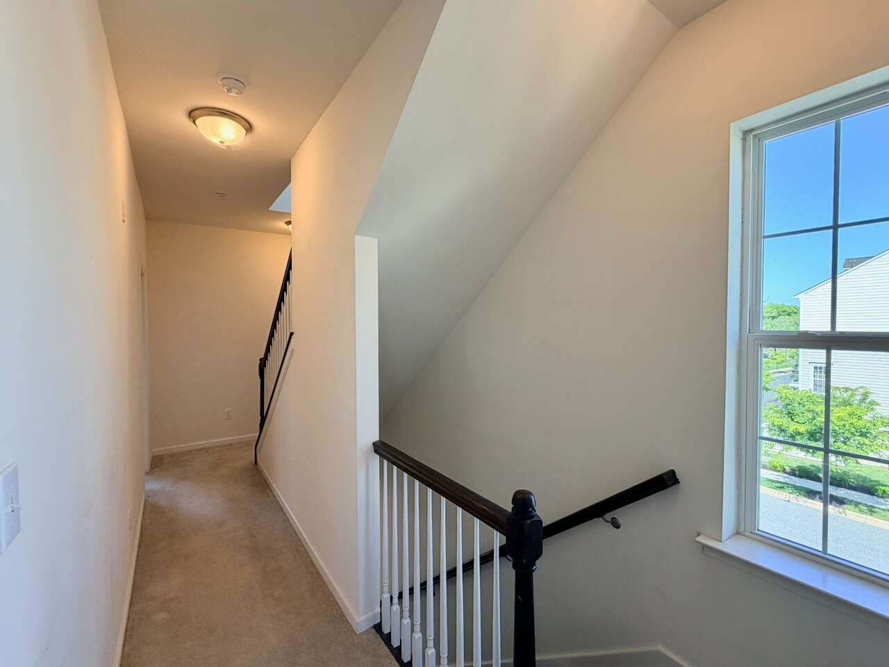 3rd floor hallway - 3744 Green St