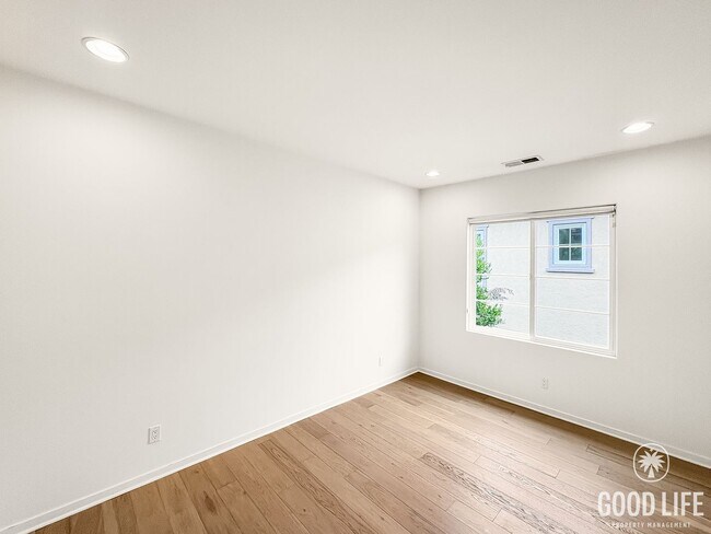 Building Photo - Great 4B/3BA House Available for Lease in ...