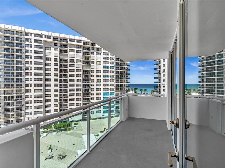 Building Photo - 3001 S Ocean Dr