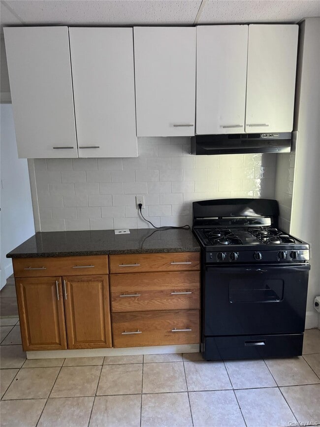 Building Photo - 141 Voss Ave