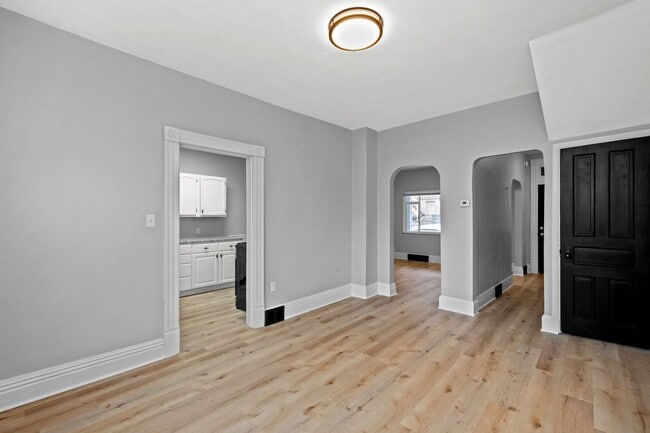 Building Photo - Stunning 3 bedroom home in McKees Rocks available April 15!