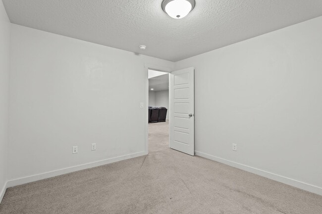 Building Photo - Beautiful 5 Bed / 3 Bath Single-Family Home in Lindon