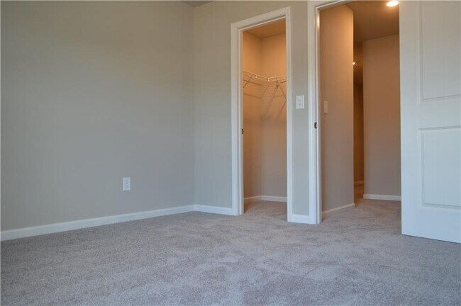 Building Photo - 5332 Fox Hl Ln